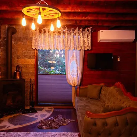 Kozlucabungalov Lodge *