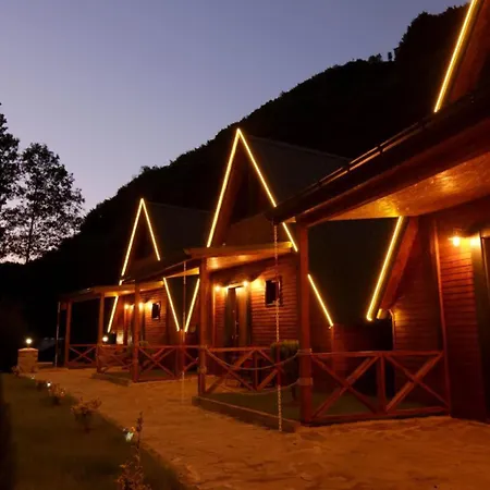 Kozlucabungalov Lodge *