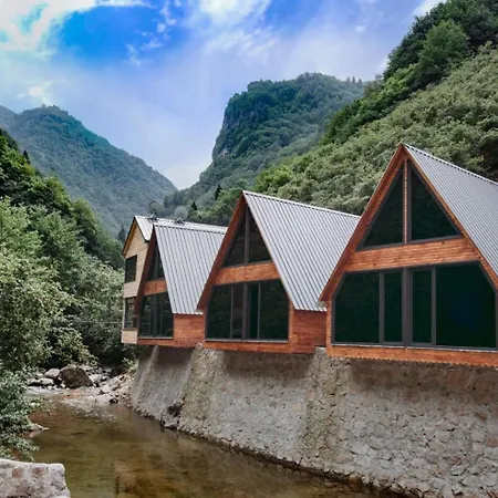 Lodge Kozlucabungalov Eskiomerler
